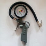 Analog Tire Pressure Gauge 0 TO 220 PSI AIR TYRE INFLATOR