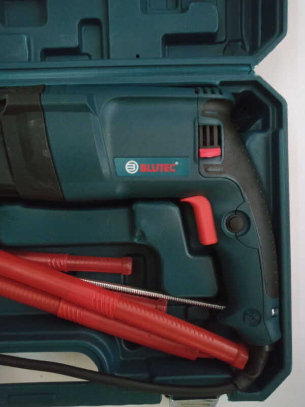 BLUTEC HEAVY DUTY DEMOLITION ROTARY HAMMER 26MM REVERSIBLE - Image 3