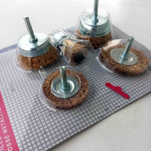GENERIC Brass Wire Brush Multipurpose Set to Remove Paint, Dust, Dirt, Medium (Golden) - Set of 5 Pcs - Image 4